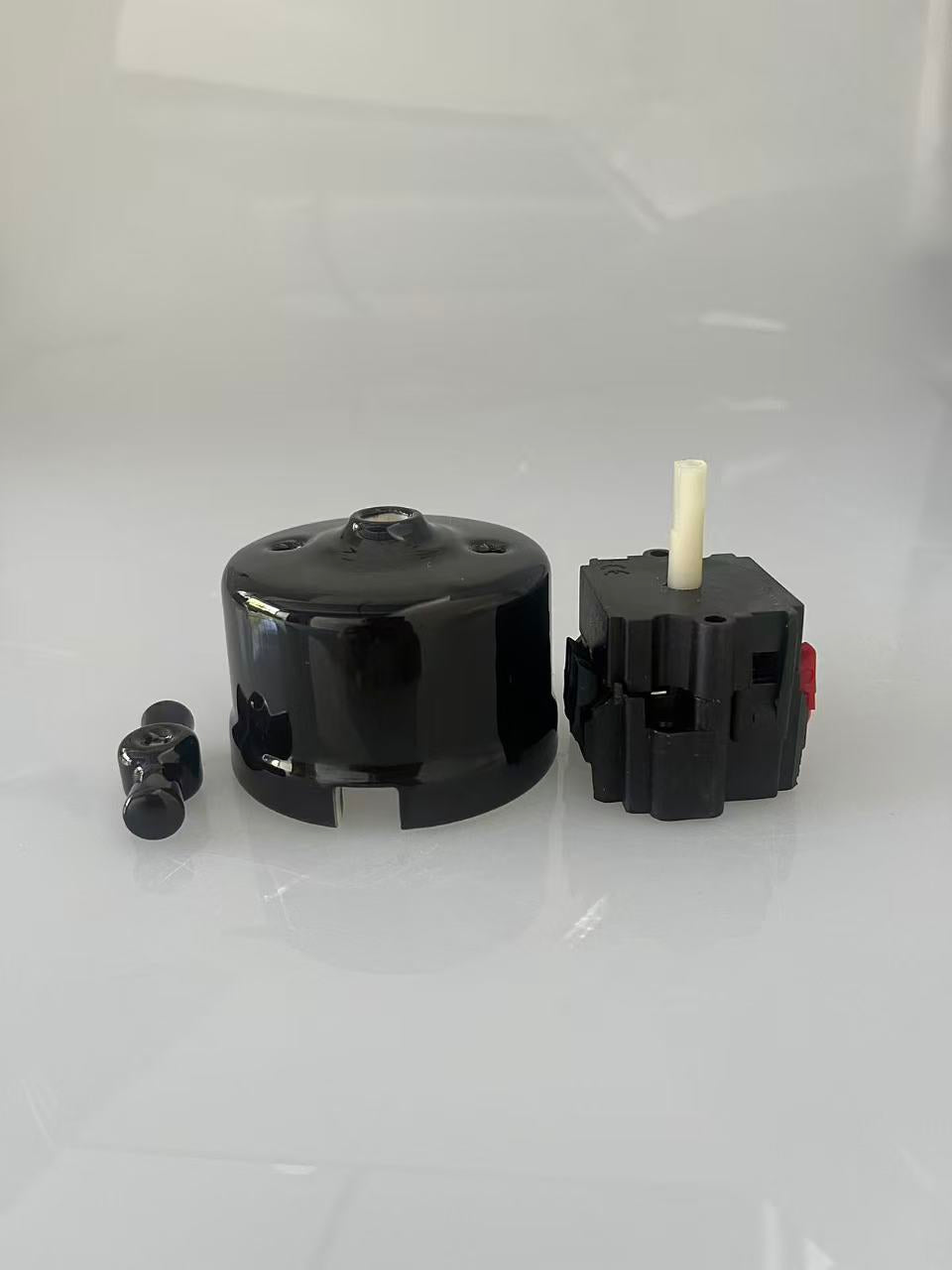 CERLUME Surface-Mounted Ceramic Intermediate Rotary Switch – Black