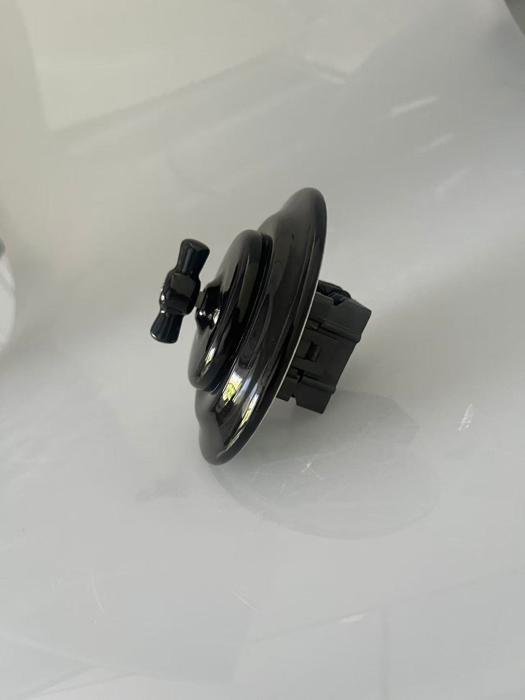 CERLUME Flush-Mounted Ceramic Intermediate Rotary Switch – Black