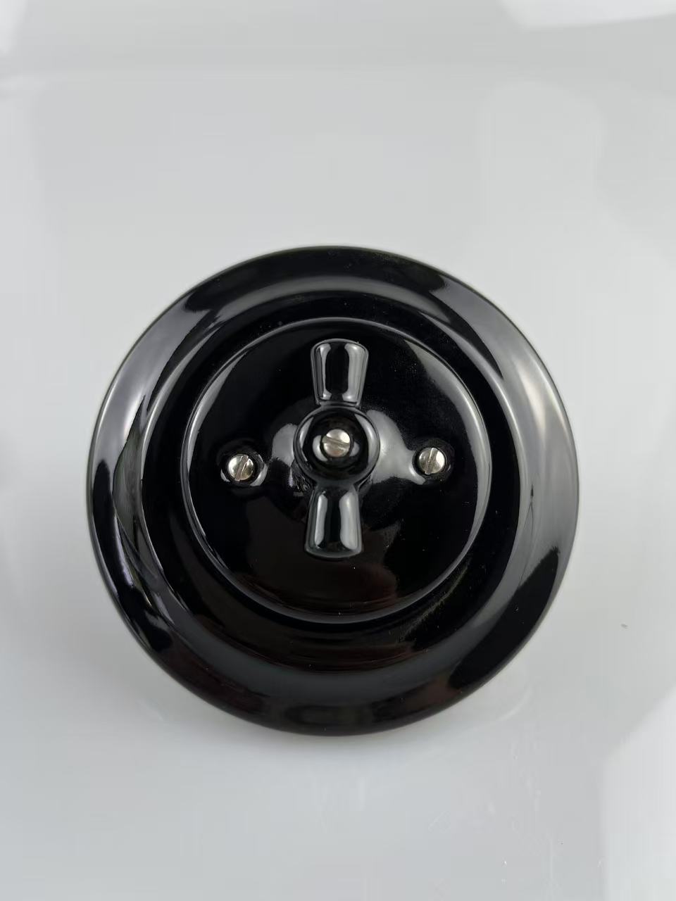CERLUME Flush-Mounted Ceramic Intermediate Rotary Switch – Black