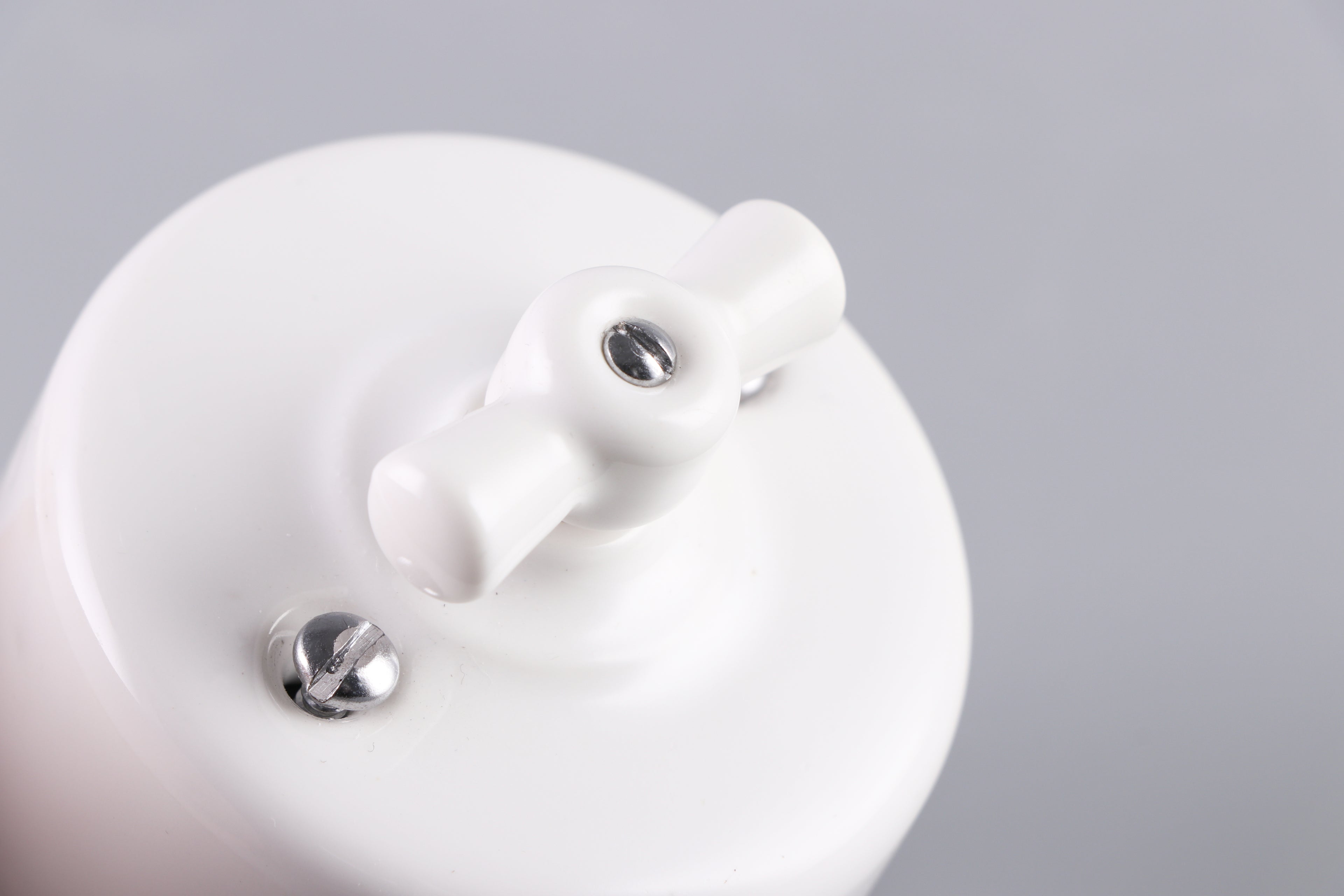 CERLUME Surface-Mounted Ceramic Intermediate Rotary Switch – White