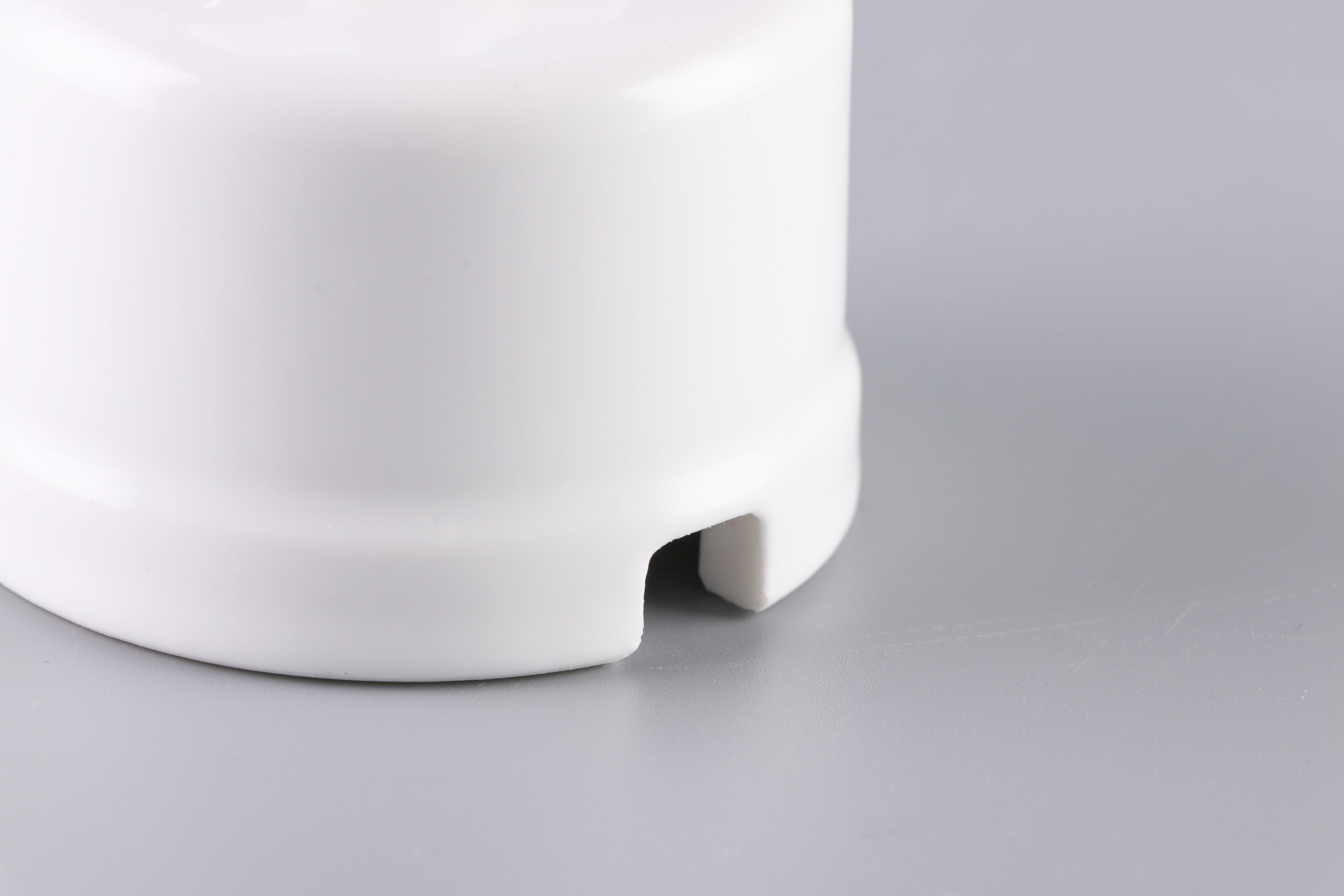CERLUME Surface-Mounted Ceramic Intermediate Rotary Switch – White